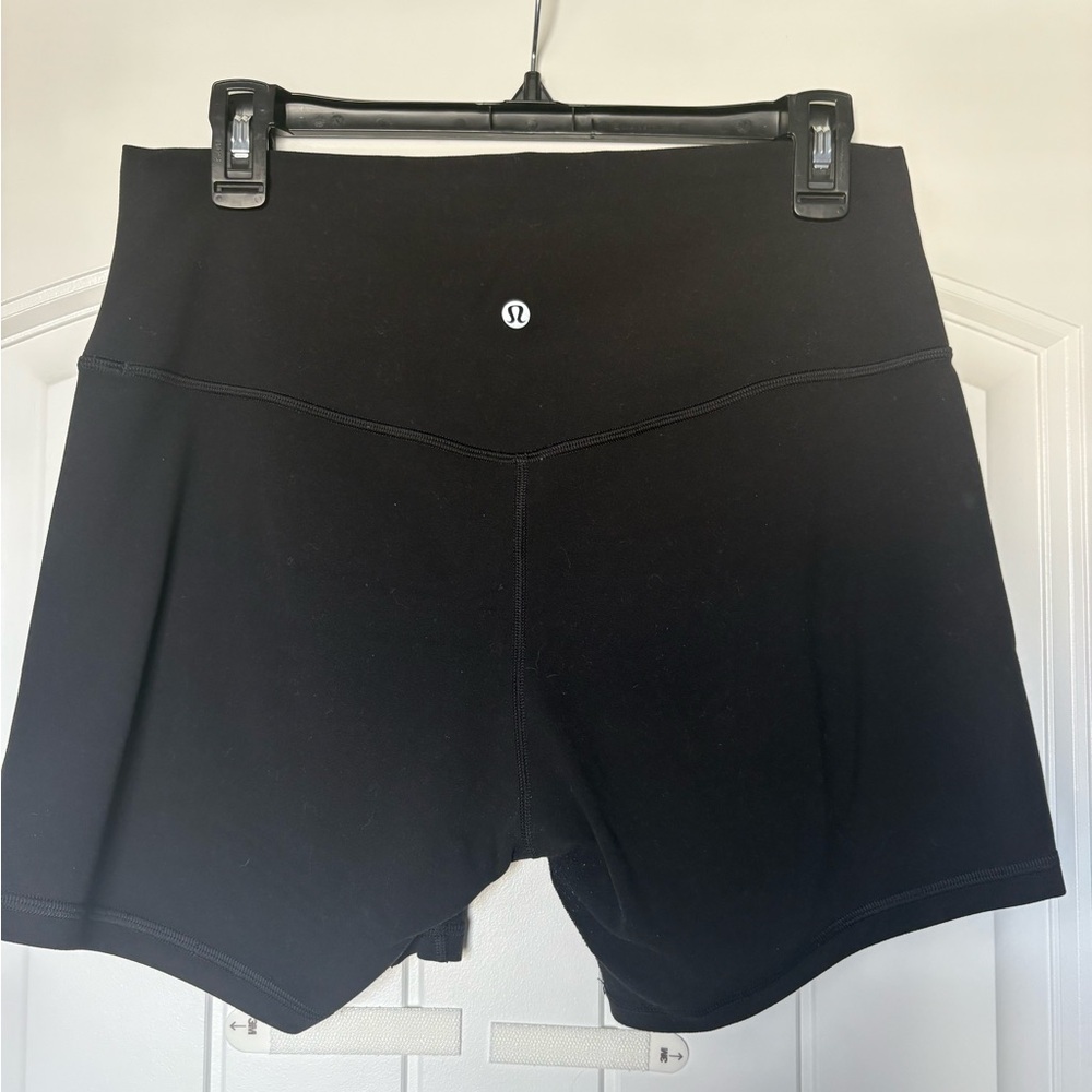 Lululemon Black Align 6inch shorts